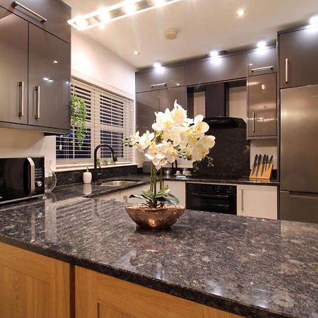 Nice 2 Bed House, Office, Wi-Fi, Free Parking Belfast Kültér fotó